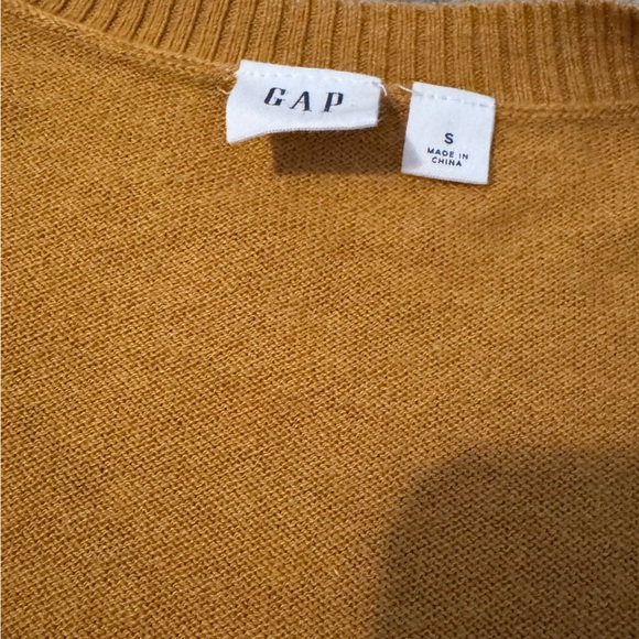 GAP Women’s Small Yellow U-Neck Button Cardigan - Picture 9 of 9